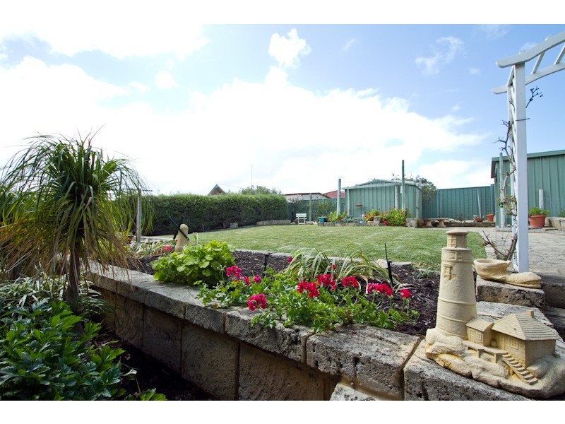 14 Larwood Elbow, Seabird WA 6042