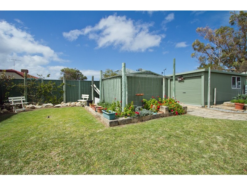 14 Larwood Elbow, Seabird WA 6042