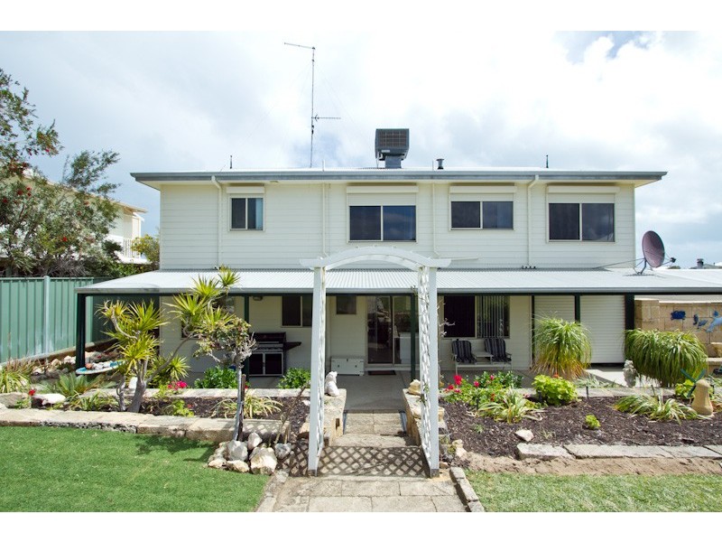 14 Larwood Elbow, Seabird WA 6042