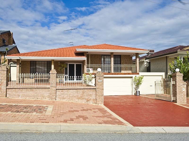 4 Poincaire Street, Stirling WA 6021