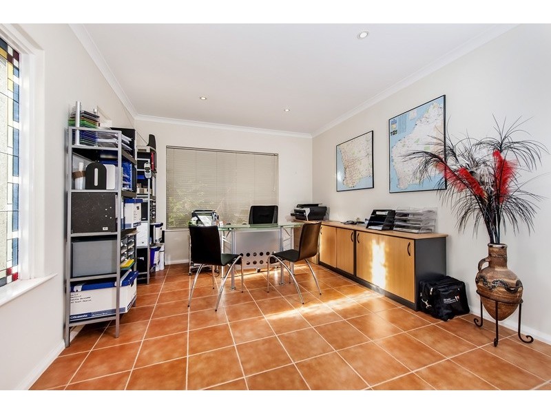 1/207 Scott Street, Cloverdale WA 6105