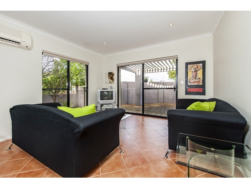 1/207 Scott Street, Cloverdale WA 6105