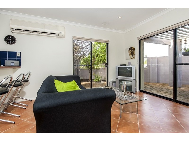 1/207 Scott Street, Cloverdale WA 6105