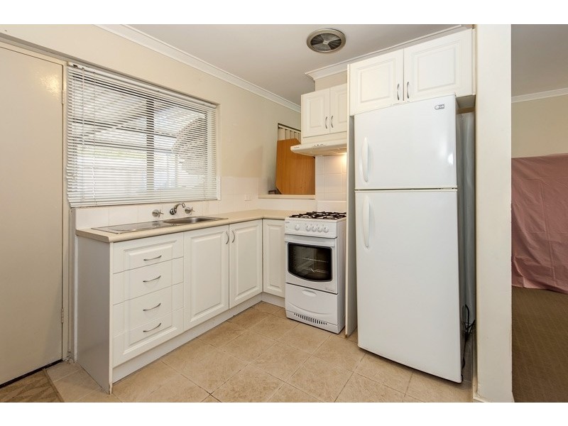 8 Foster Court, Calista WA 6167