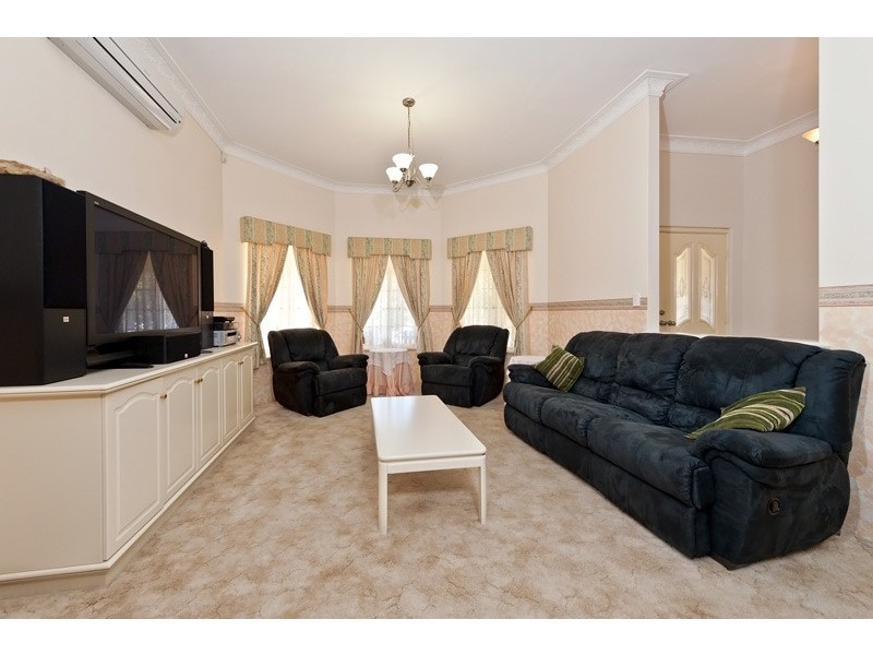 7 Wilkins Road, Kalamunda WA 6076