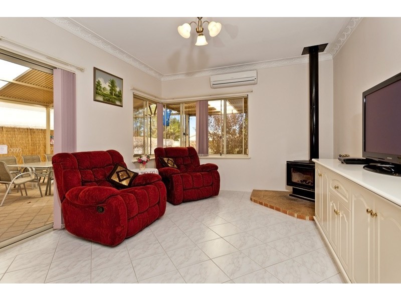 7 Wilkins Road, Kalamunda WA 6076