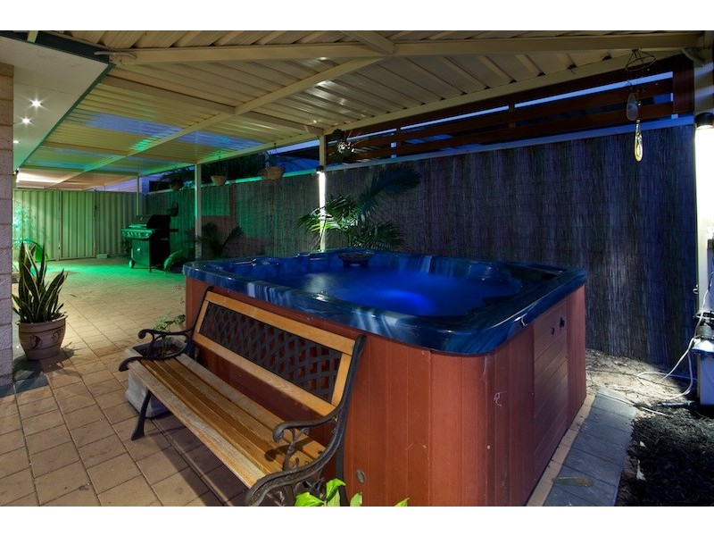 8 Morolo Street, Seville Grove WA 6112