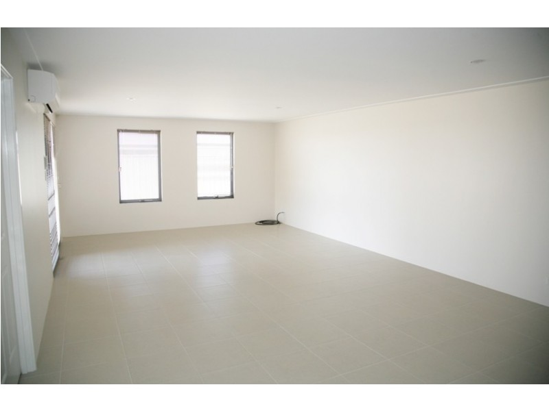 52 Derna Parade, Wandina WA 6530