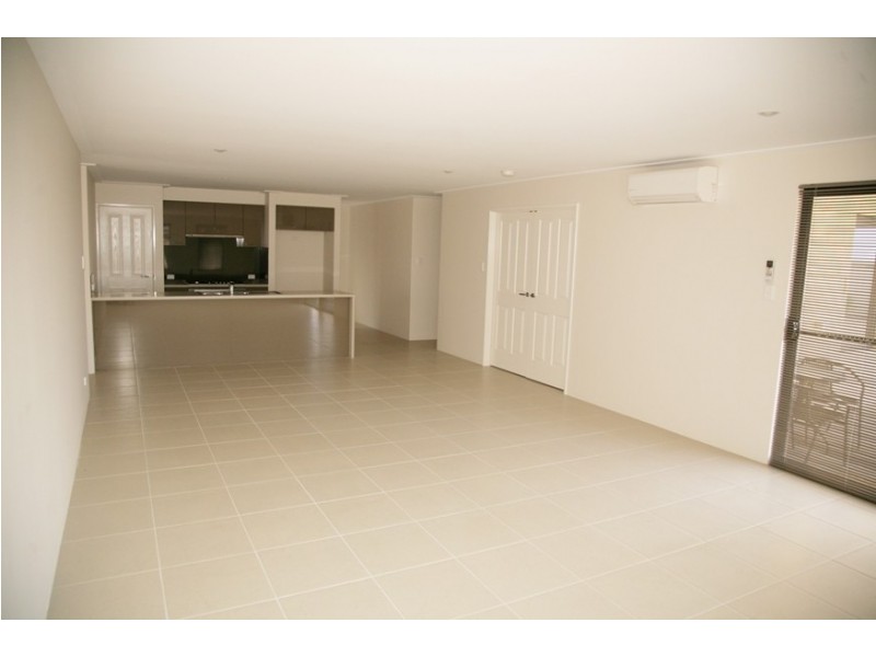 52 Derna Parade, Wandina WA 6530