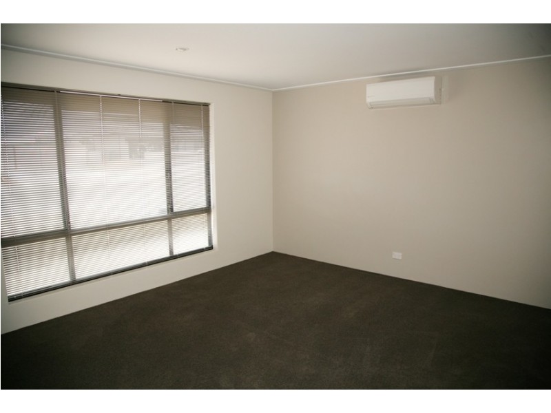 52 Derna Parade, Wandina WA 6530