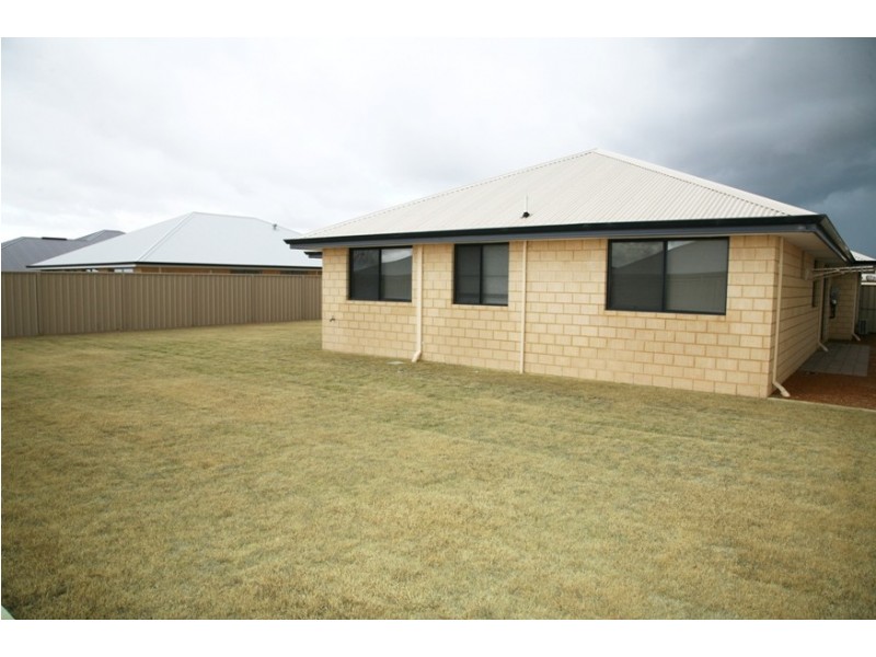 52 Derna Parade, Wandina WA 6530