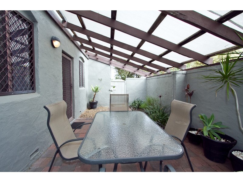 2/23 Kinsella Street, Joondanna WA 6060