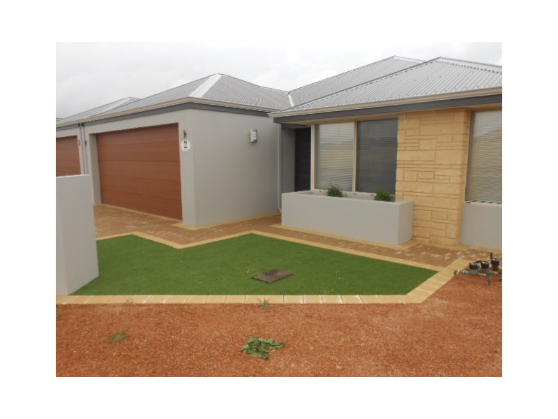 2 Niobe St, Wandina WA 6530