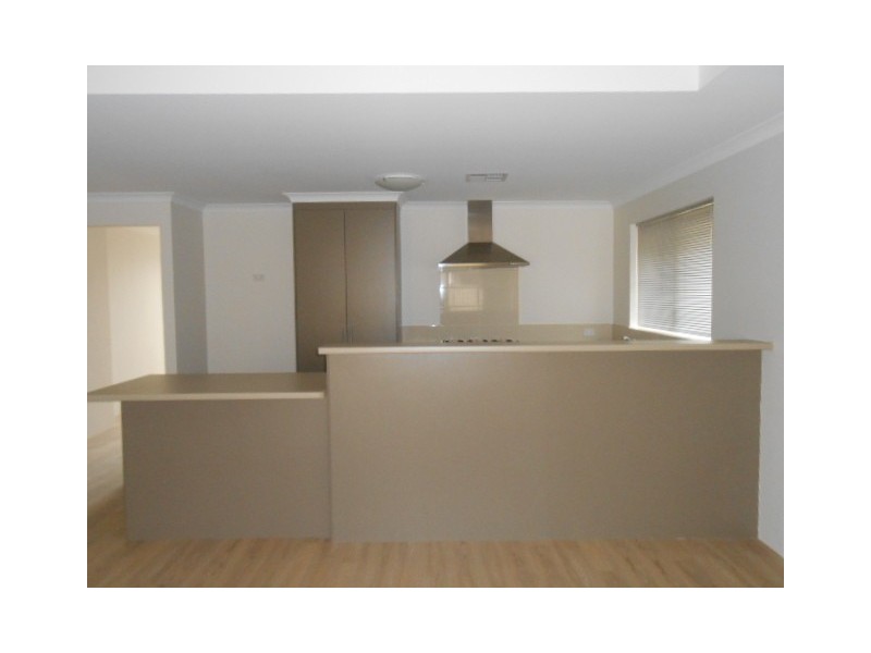 2 Niobe St, Wandina WA 6530