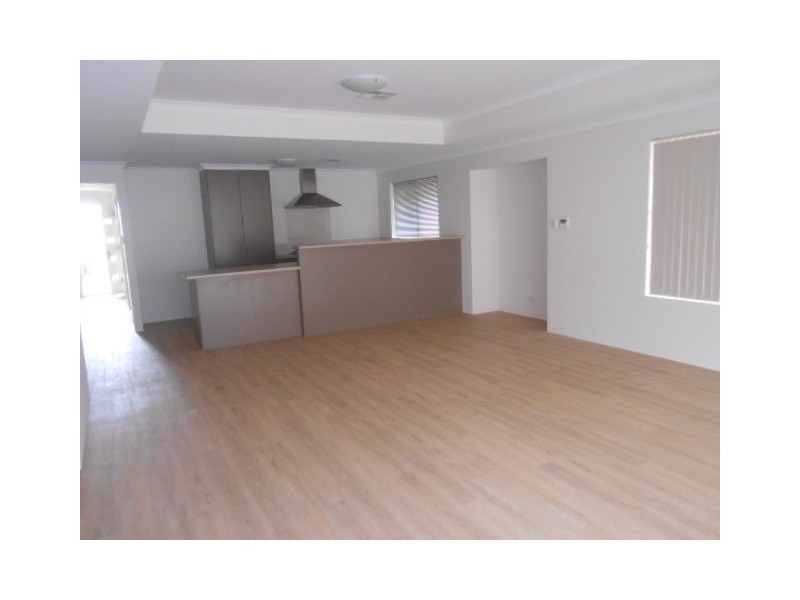 2 Niobe St, Wandina WA 6530