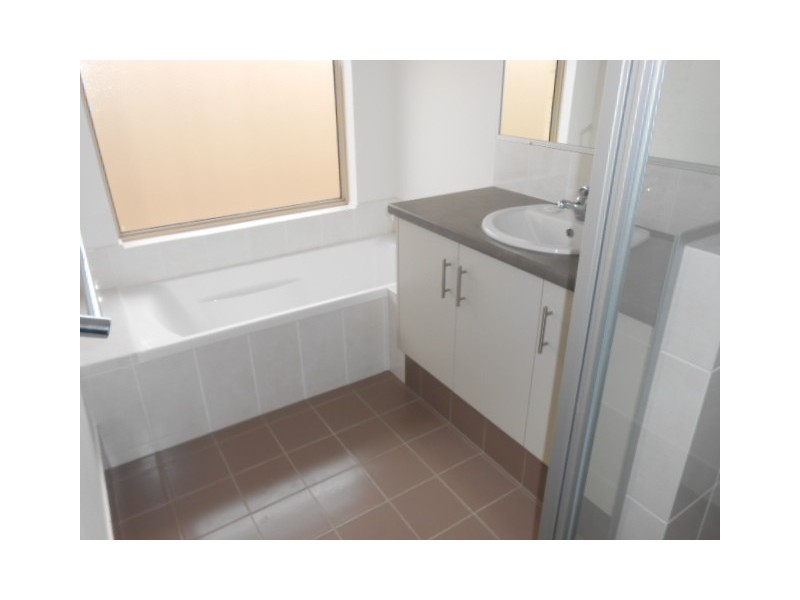 2 Niobe St, Wandina WA 6530