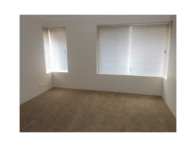 2 Niobe St, Wandina WA 6530