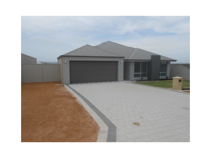 8 Hood Court, Wandina WA 6530
