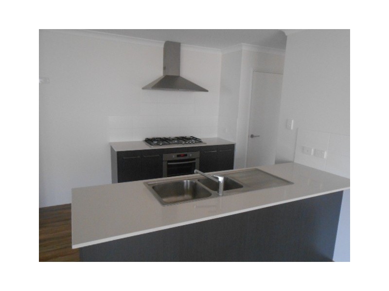 8 Hood Court, Wandina WA 6530