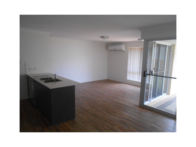 8 Hood Court, Wandina WA 6530