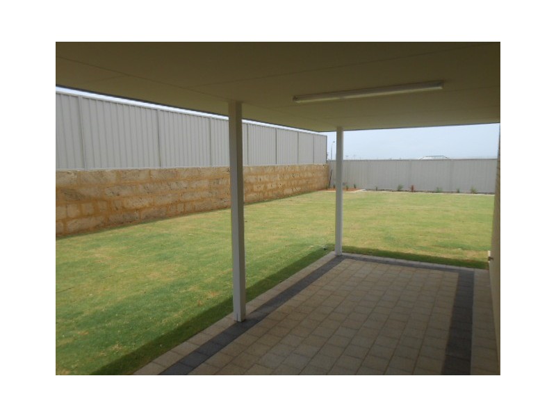 8 Hood Court, Wandina WA 6530