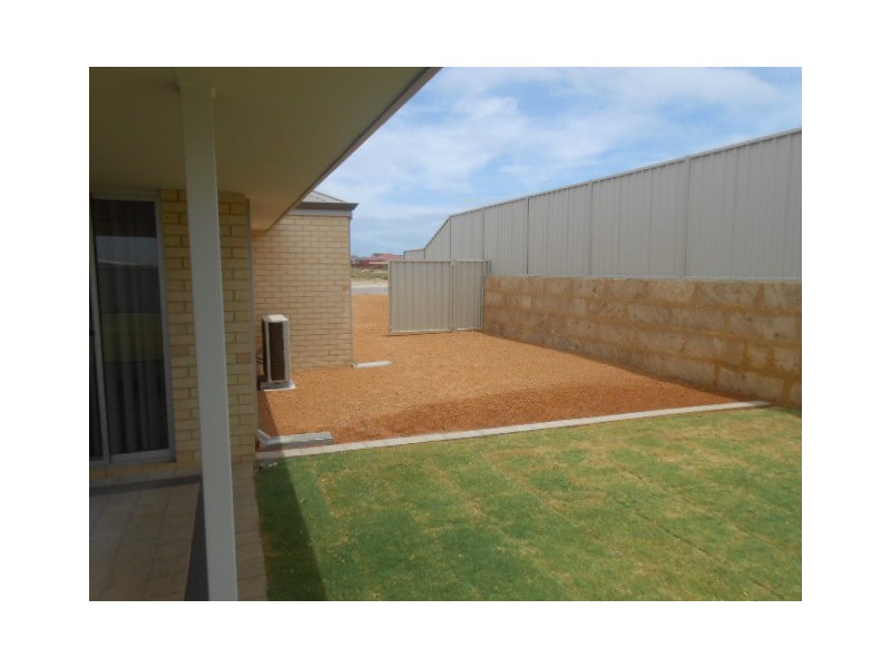 8 Hood Court, Wandina WA 6530