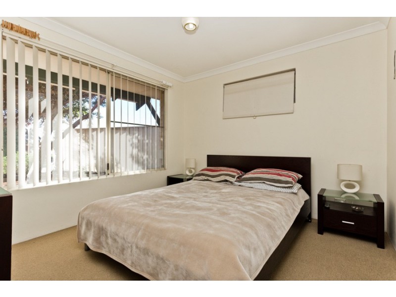 1 Hood Court, Port Kennedy WA 6172