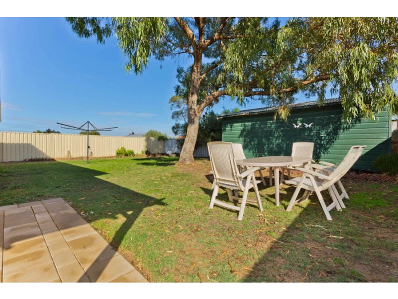 1 Hood Court, Port Kennedy WA 6172