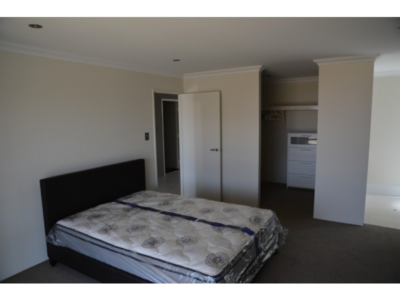 33 RAESIDE DRIVE, Landsdale WA 6065