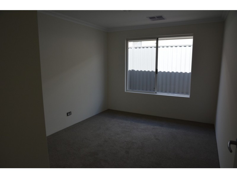 33 RAESIDE DRIVE, Landsdale WA 6065