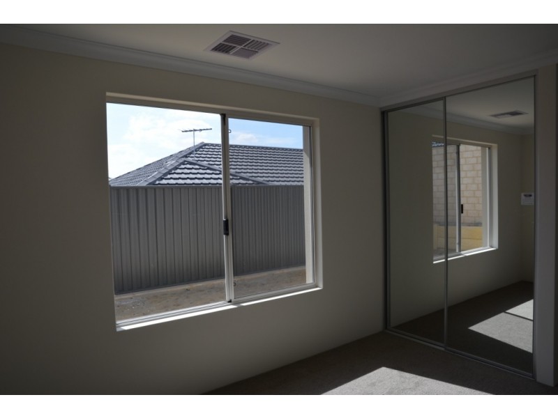 33 RAESIDE DRIVE, Landsdale WA 6065