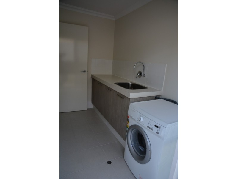 33 RAESIDE DRIVE, Landsdale WA 6065