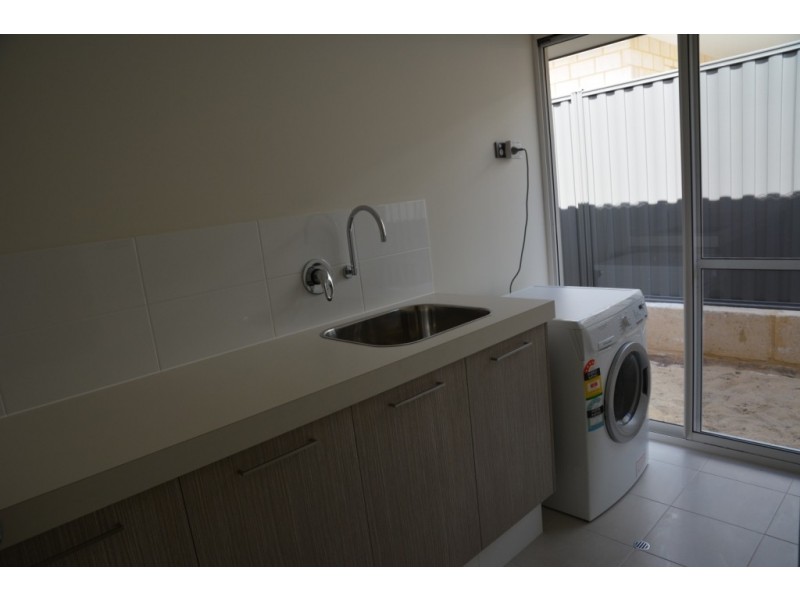 33 RAESIDE DRIVE, Landsdale WA 6065