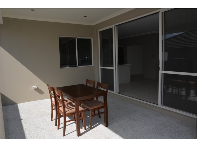 33 RAESIDE DRIVE, Landsdale WA 6065