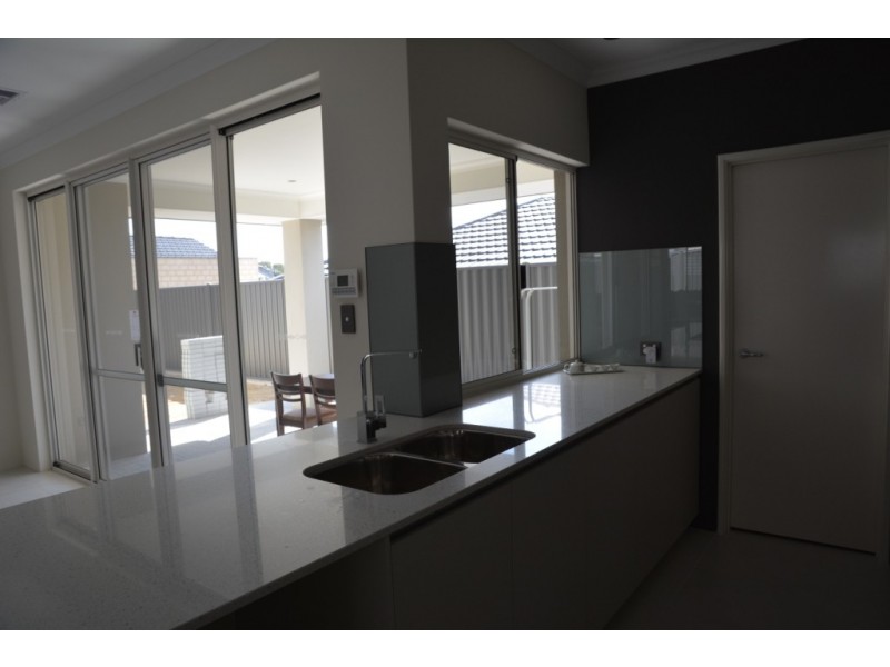 33 RAESIDE DRIVE, Landsdale WA 6065