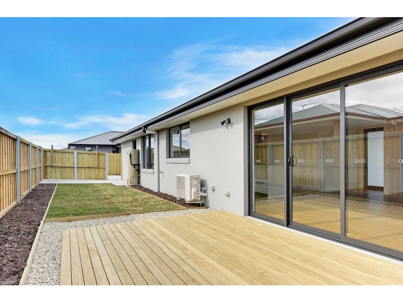Units 1and2, 16 Whitelea Court, Sorell TAS 7172