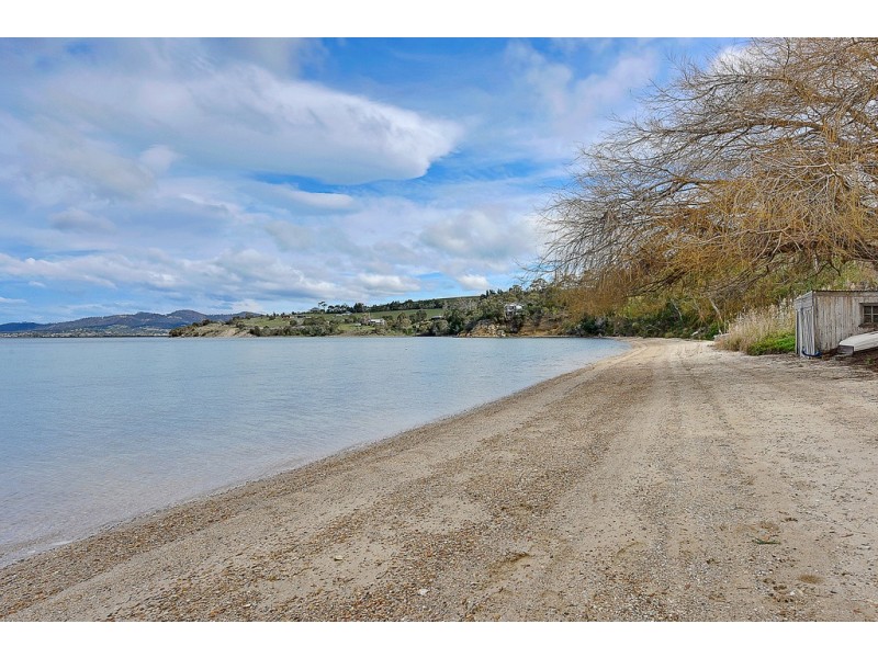 567 Shark Point Road, Penna TAS 7171