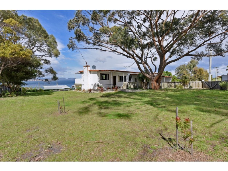 14 Oak Street, Primrose Sands TAS 7173