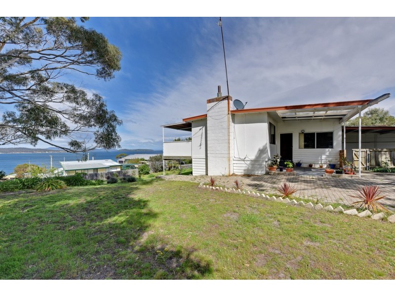 14 Oak Street, Primrose Sands TAS 7173