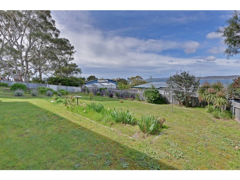 14 Oak Street, Primrose Sands TAS 7173