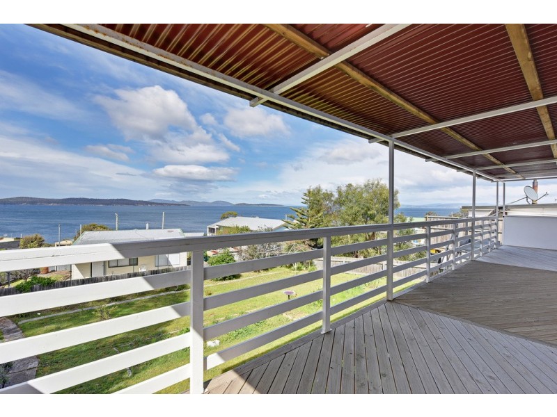14 Oak Street, Primrose Sands TAS 7173