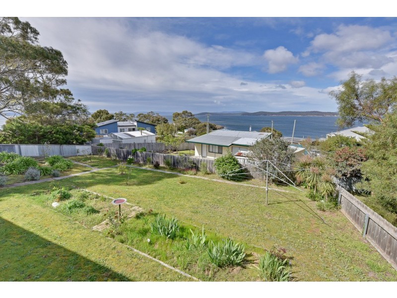 14 Oak Street, Primrose Sands TAS 7173