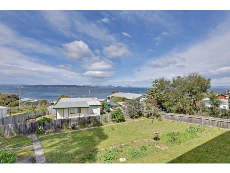 14 Oak Street, Primrose Sands TAS 7173