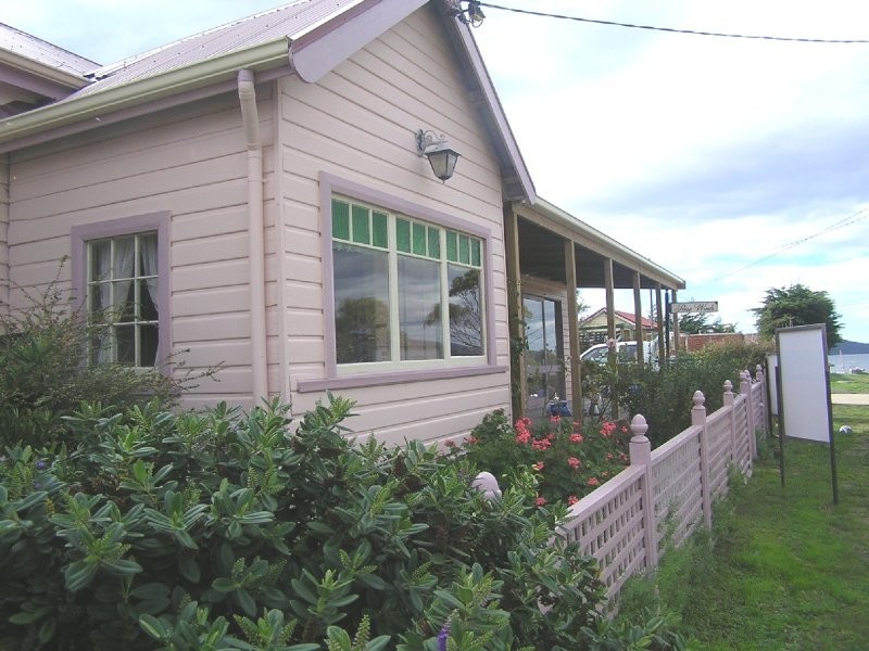 8 Esplanade, Dunalley TAS 7177