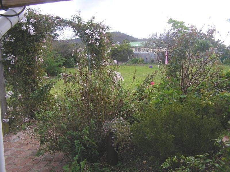 8 Esplanade, Dunalley TAS 7177