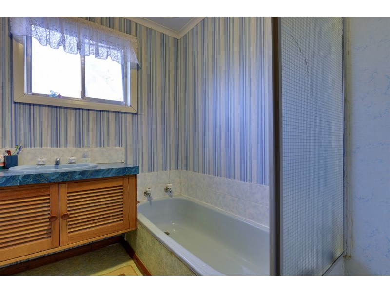 11 Bland Court, Rokeby TAS 7019