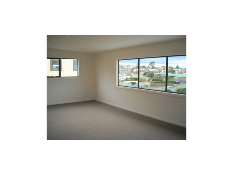 2 4 Higson Street, Midway Point TAS 7171