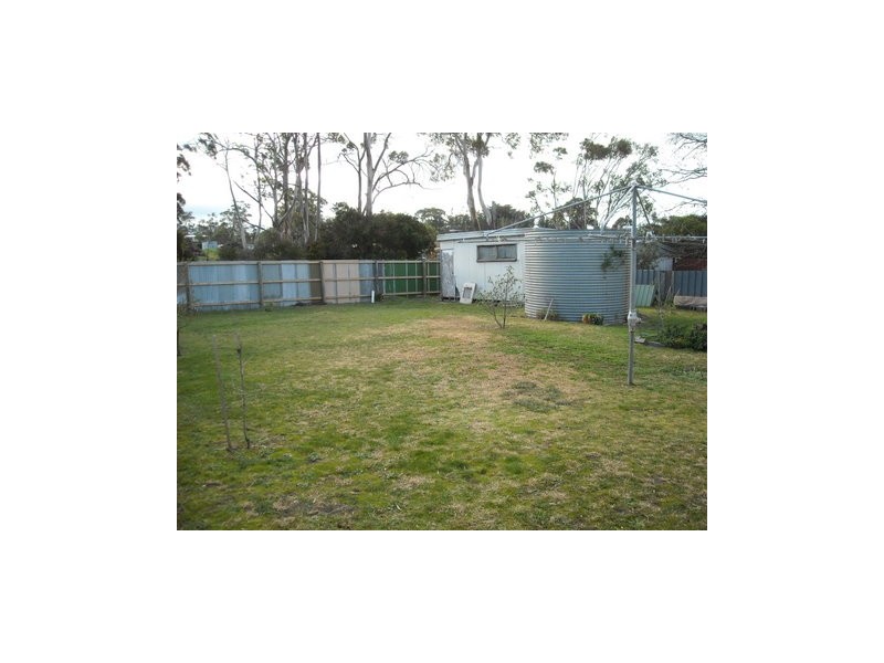6 Erle Street, Carlton TAS 7173