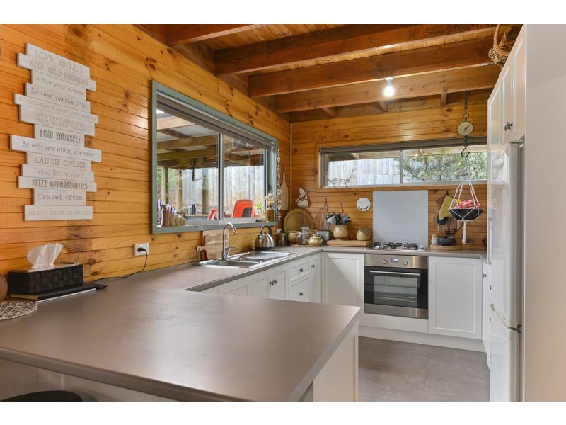 8 Fourth Avenue, Dodges Ferry TAS 7173