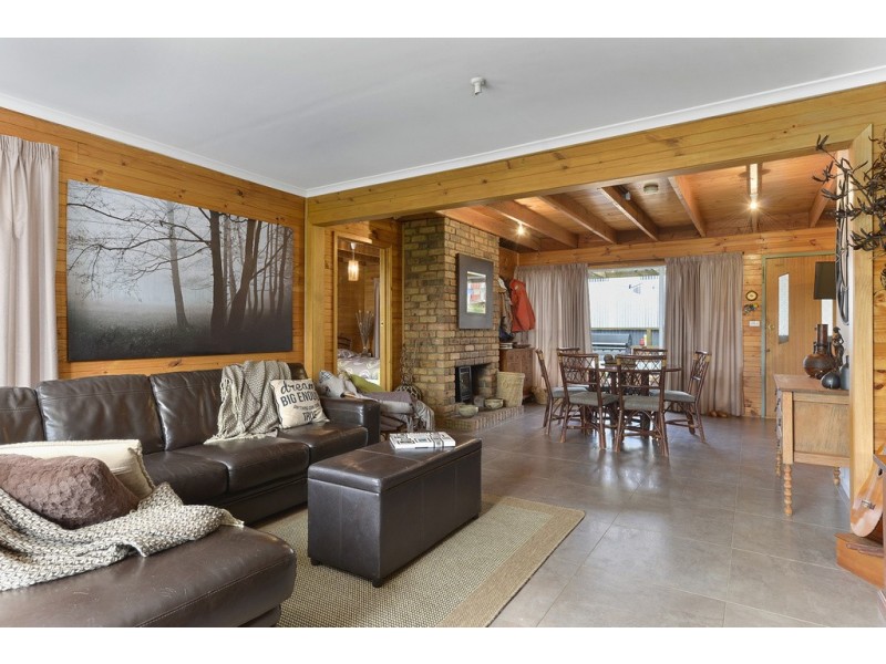 8 Fourth Avenue, Dodges Ferry TAS 7173